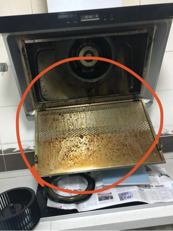 媳婦下單了我們的油煙機清洗服務，上門時婆婆卻攔著不讓拆
